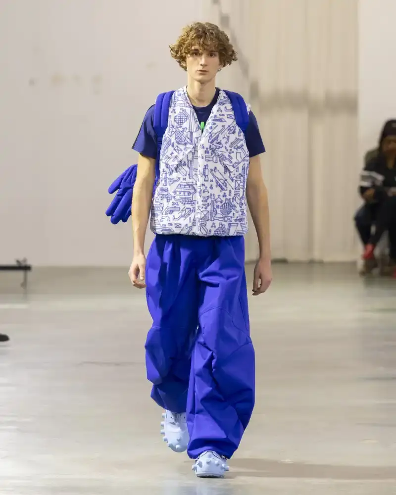 WALTER VAN BEIRENDONCK'S FALL/WINTER 2026 Belgian designer Walter Van Beirendonck presents his Fall/Winter 2026-2027 collection SCARE the CROW / SCARECROW, drawing from Art Brut influences and examining contemporary youth culture through contrasting elements of aggression and tenderness. (image 25 of 51)