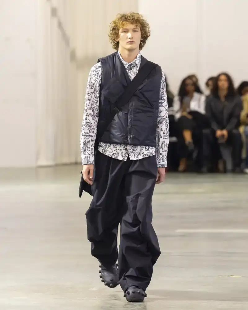 WALTER VAN BEIRENDONCK'S FALL/WINTER 2026 Belgian designer Walter Van Beirendonck presents his Fall/Winter 2026-2027 collection SCARE the CROW / SCARECROW, drawing from Art Brut influences and examining contemporary youth culture through contrasting elements of aggression and tenderness. (image 26 of 51)