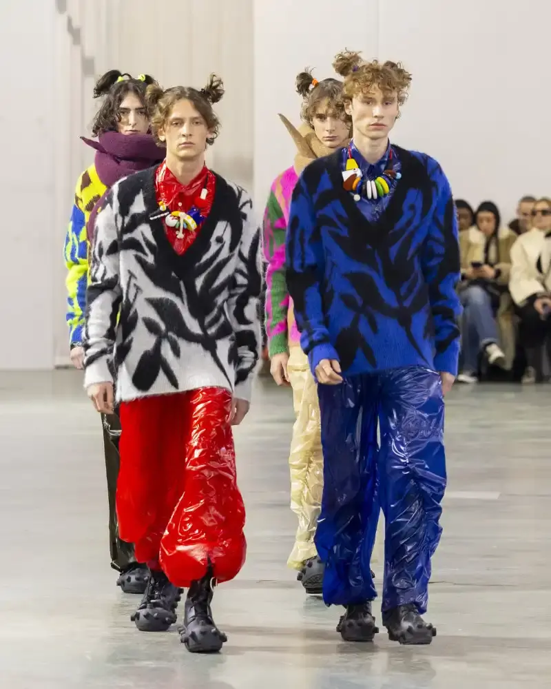 WALTER VAN BEIRENDONCK'S FALL/WINTER 2026 Belgian designer Walter Van Beirendonck presents his Fall/Winter 2026-2027 collection SCARE the CROW / SCARECROW, drawing from Art Brut influences and examining contemporary youth culture through contrasting elements of aggression and tenderness. (image 30 of 51)