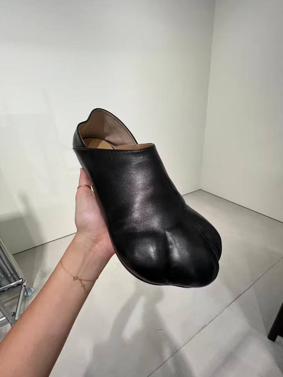 WILD STEPPERS: WHEN FOOTWEAR IS INSPIRED BY THE ANIMAL WORLD (image 13 of 18)