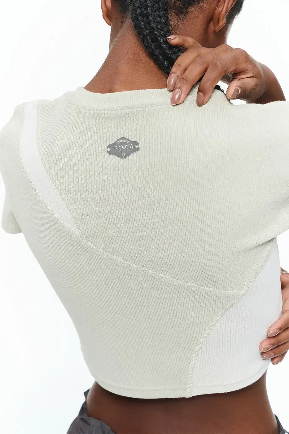 XINADÜ LAUNCHES ECHO OUTDOOR APPAREL COLLECTION image describing XINADÜ ECHO outdoor apparel release date and design specifications. (image 5 of 13)