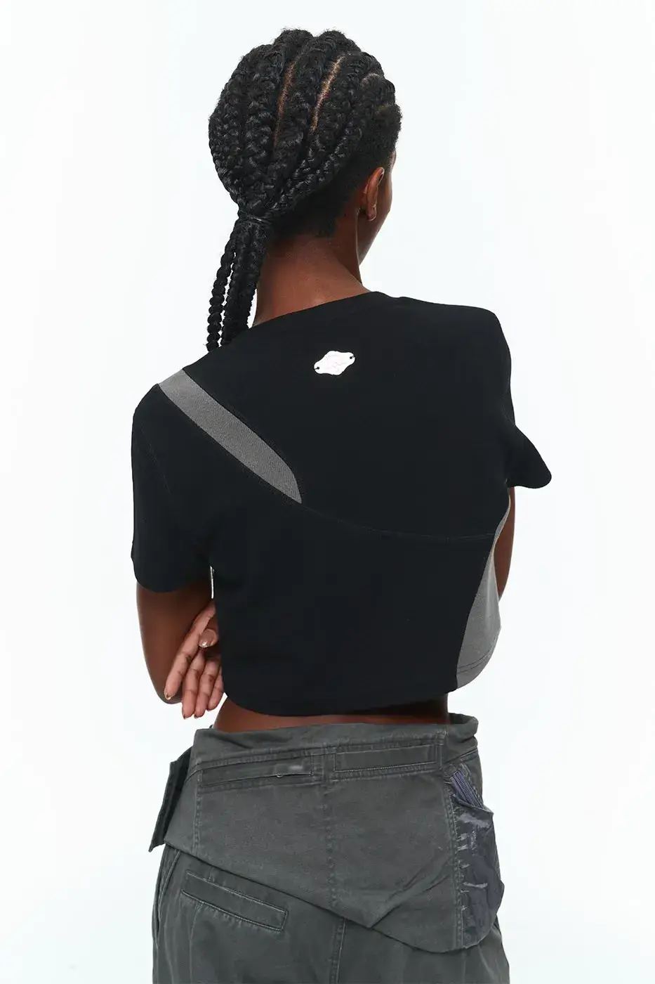 XINADÜ LAUNCHES ECHO OUTDOOR APPAREL COLLECTION image describing XINADÜ ECHO outdoor apparel release date and design specifications. (image 6 of 13)