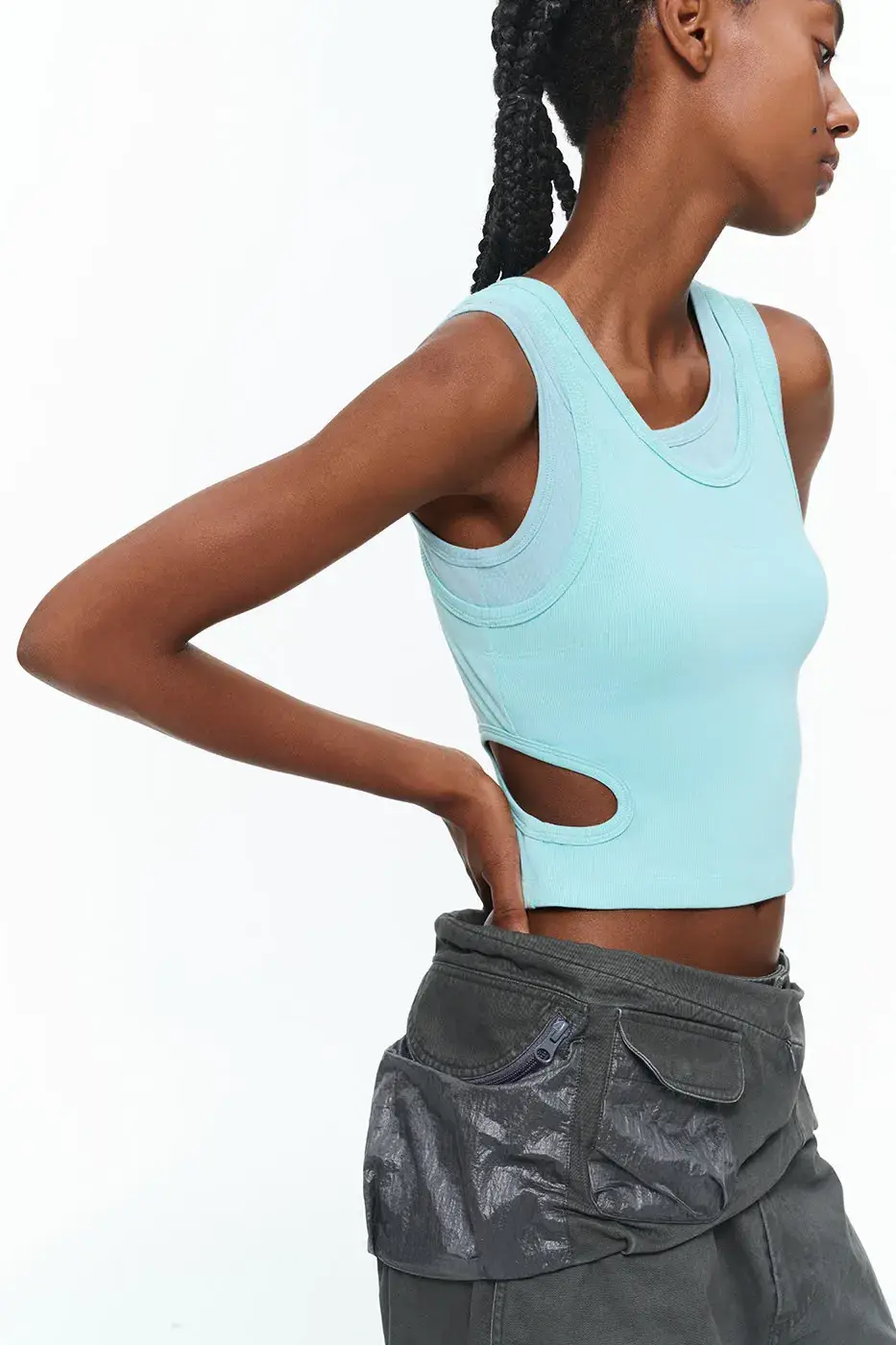 XINADÜ LAUNCHES ECHO OUTDOOR APPAREL COLLECTION image describing XINADÜ ECHO outdoor apparel release date and design specifications. (image 4 of 13)