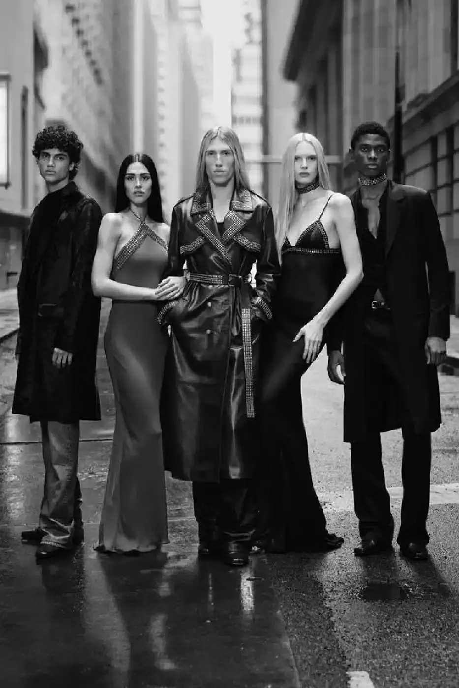 ZARA TEAMS UP WITH LUDOVIC DE SAINT SERNIN image about Zara's collaboration with designer Ludovic de Saint Sernin, featuring a collection inspired by New York City and decades of fashion history, with campaign starring models Alex Consani and Amelia Gray. (image 3 of 6)